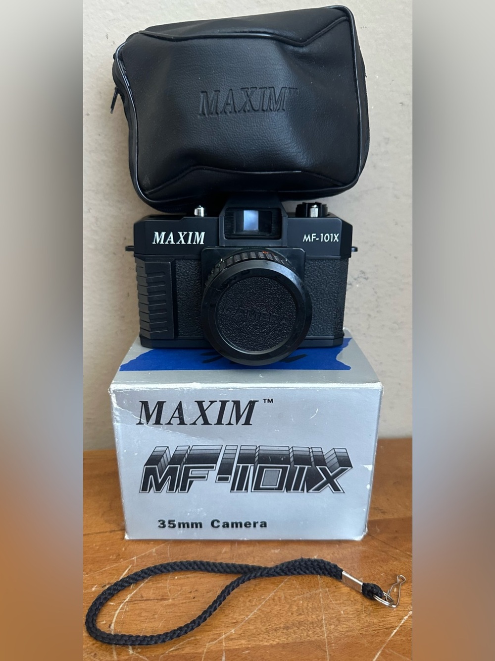 Maxim MF-101X 35mm Film Compact PhotoCamera w Auto Fix Focus 50mm 1:6 Lens